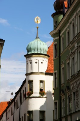 Neuburger Eckhaus in der Innenstadt von Neuburg.