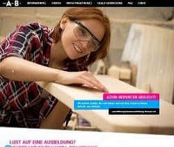 Startseite der dualen Ausbildungs-Website mit junger Frau in Werkstatt, die an einem Holzstück arbeitet.